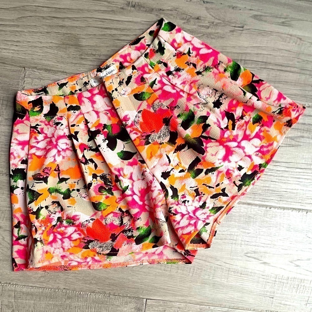 Mika & Gala Neon Floral Shorts Flat Front Zipper Closure Pleated Waist SZ 6